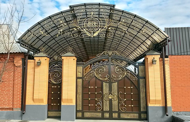 Купить или заказать ворота для дома с навесом - стильные и надежные решения для вашего участка в Сорочинске от 41394 руб | ВоротМастер-Срч